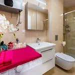 Oasis Apartment
